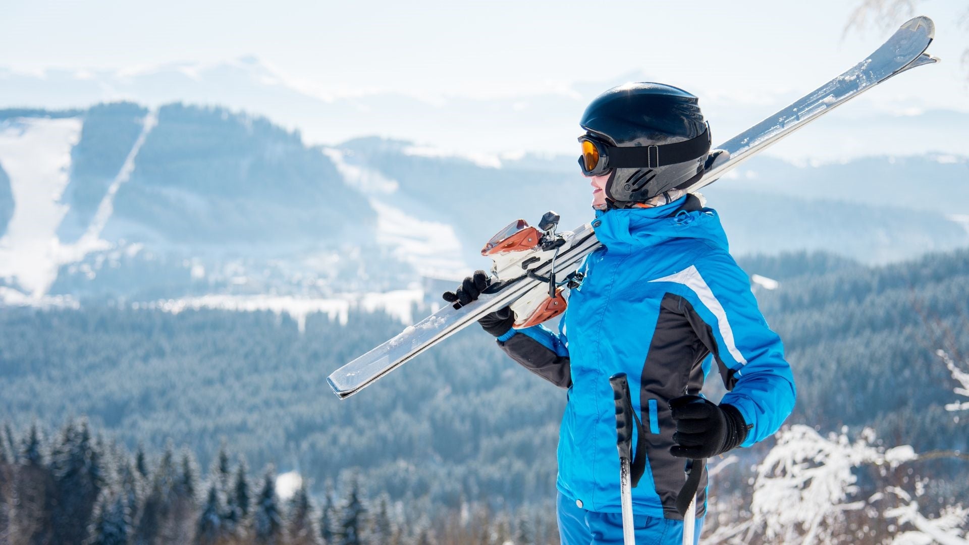 5 Must-Have Ski Gear Accessories for a Perfect Day on the Slopes