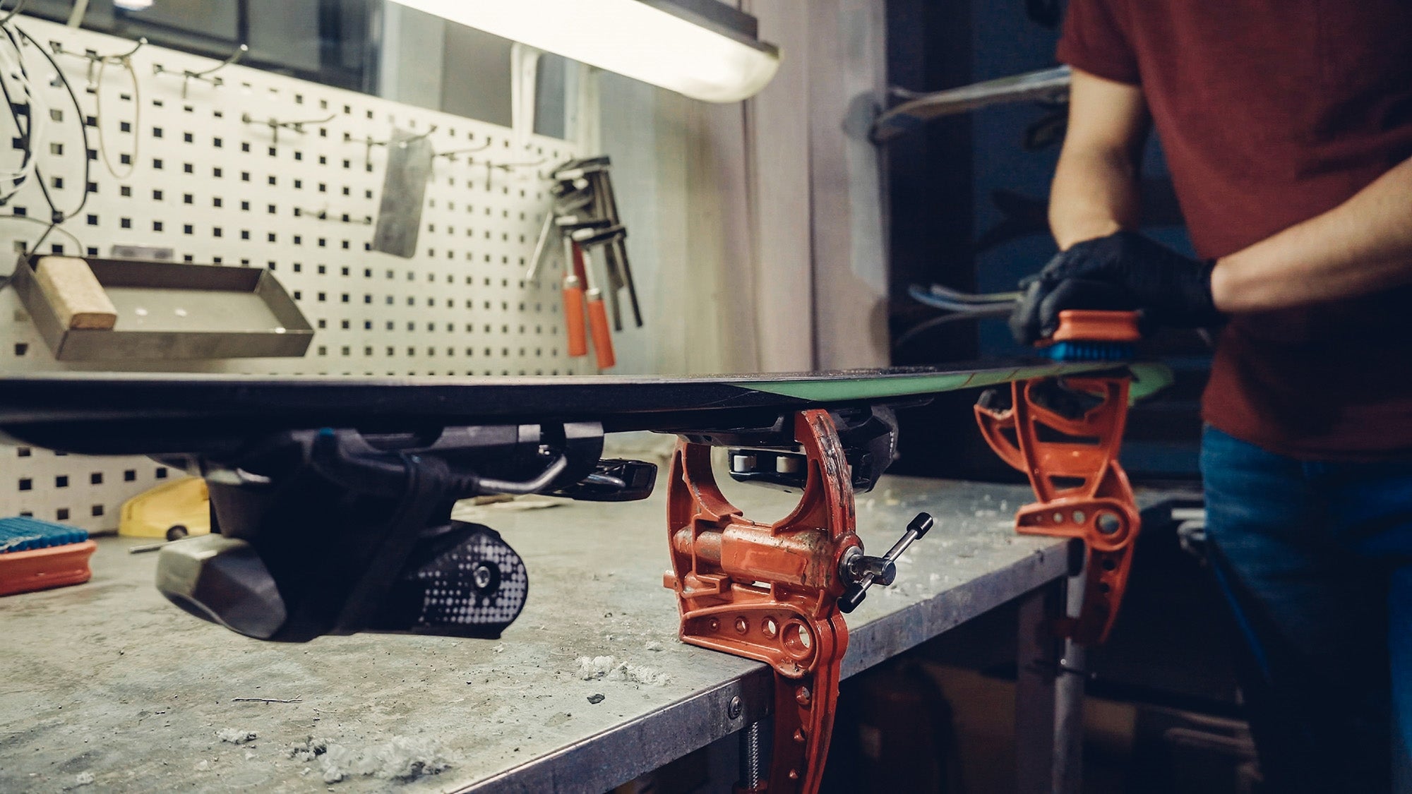 How to Clean and Maintain Your Skis